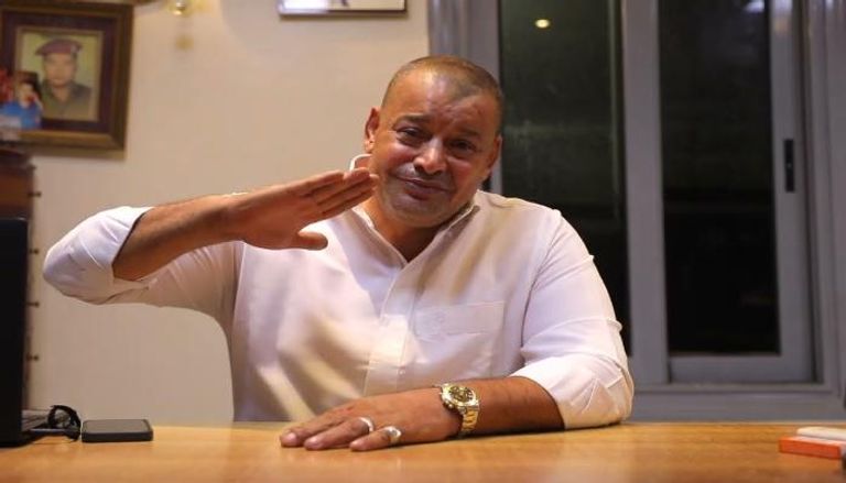 ناصر البرنس يتهم زوجته بالسرقة