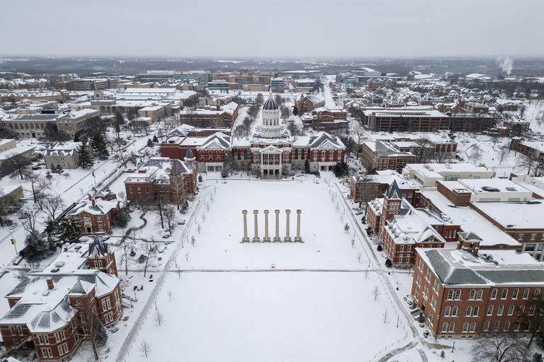 العاصفة الشتوية في أمريكا