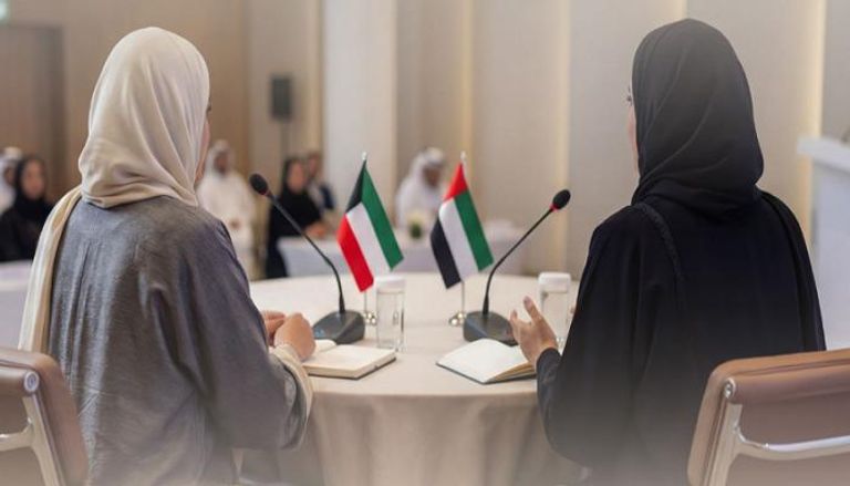  المنتدى الأول للمرأة الإماراتية والكويتية