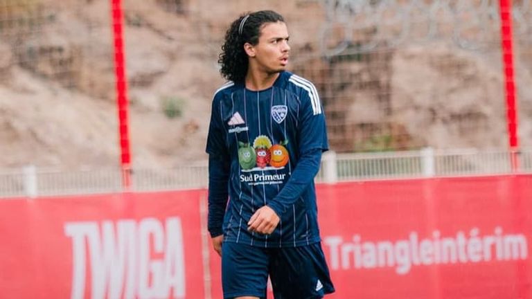 الموهبة الجزائرية مهدي مغلوت