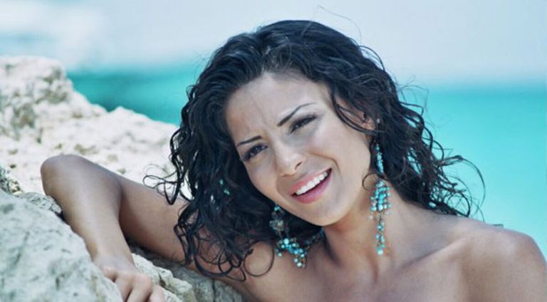 دوللي شاهين