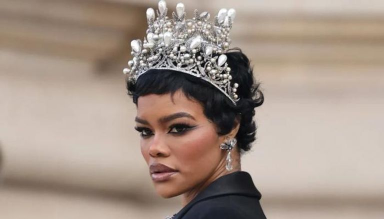 نجوم العالم يتألقون في عرض شوباريللي 