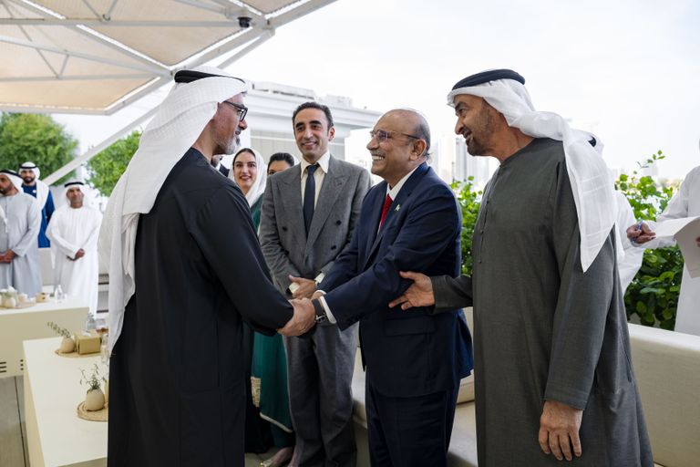  الشيخ محمد بن زايد آل نهيان رئيس دولة الإمارات وآصف علي زرداري رئيس باكستان