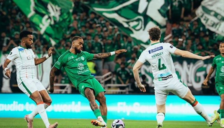 إيفان توني مهاجم الأهلي السعودي