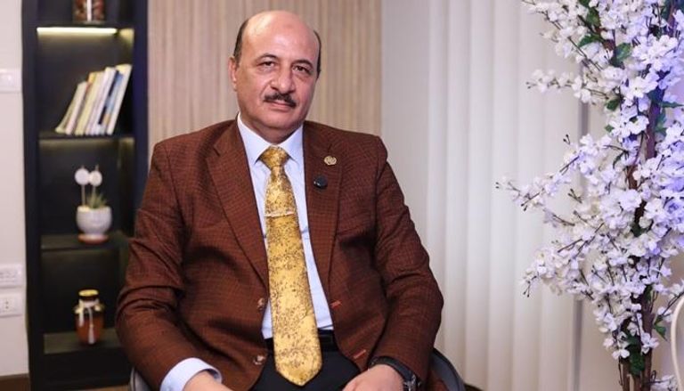 الخبير المصرفي عز الدين حسانين 