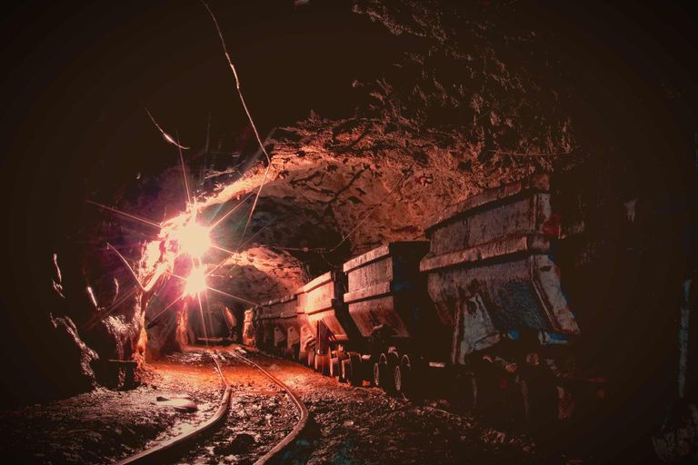 مناجم الذهب الذهب - أرشيفية