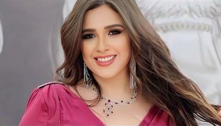 الفنانة ياسمين عبدالعزيز 