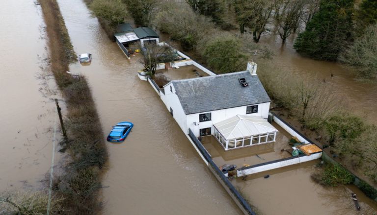 تفاصيل فيضانات بريطانيا