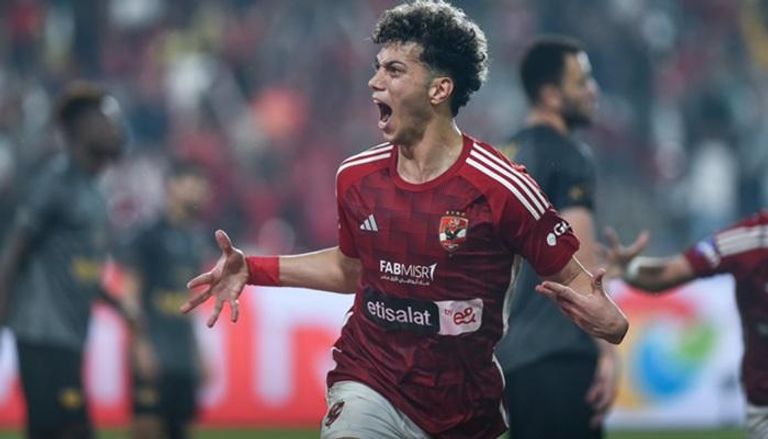 إمام عاشور لاعب الأهلي