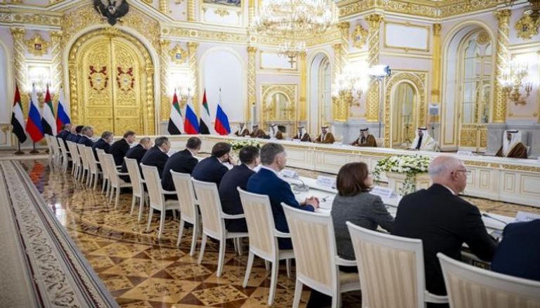 محمد بن زايد وفلاديمير بوتين في جلسة مباحثات مشتركة