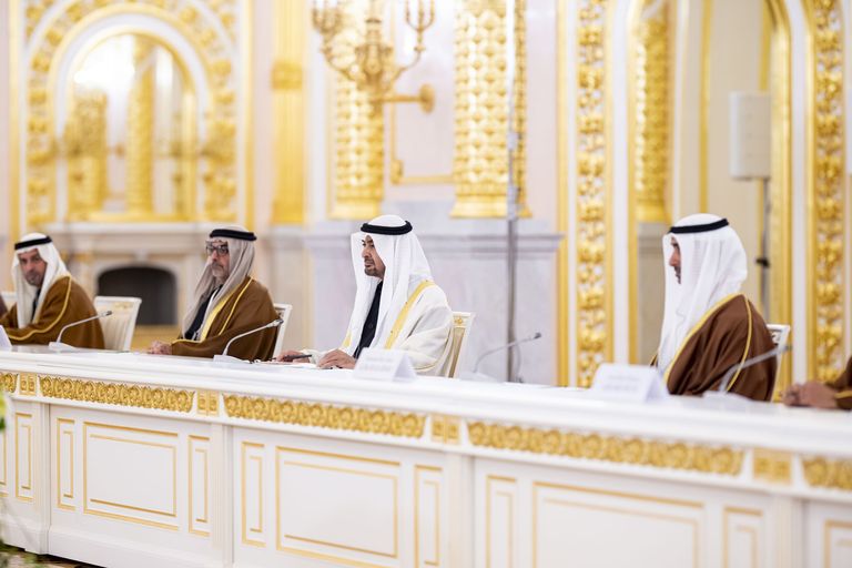 محمد بن زايد وفلاديمير بوتين في جلسة مباحثات مشتركة