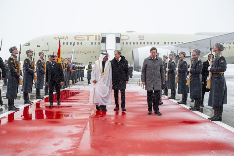 الشيخ محمد بن زايد آل نهيان رئيس دولة الإمارات لدى وصوله روسيا