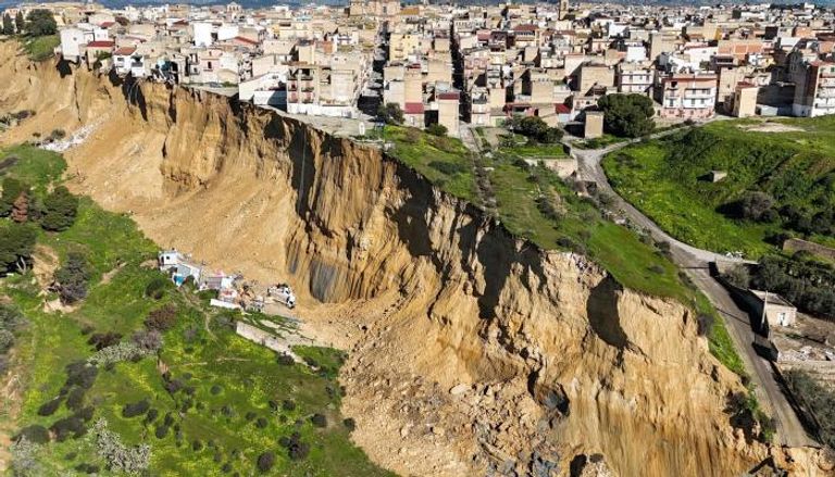 مستجدات عواصف إيطاليا