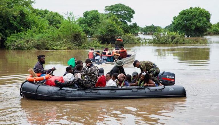 ظهور التماسيح داخل المنازل في موزمبيق