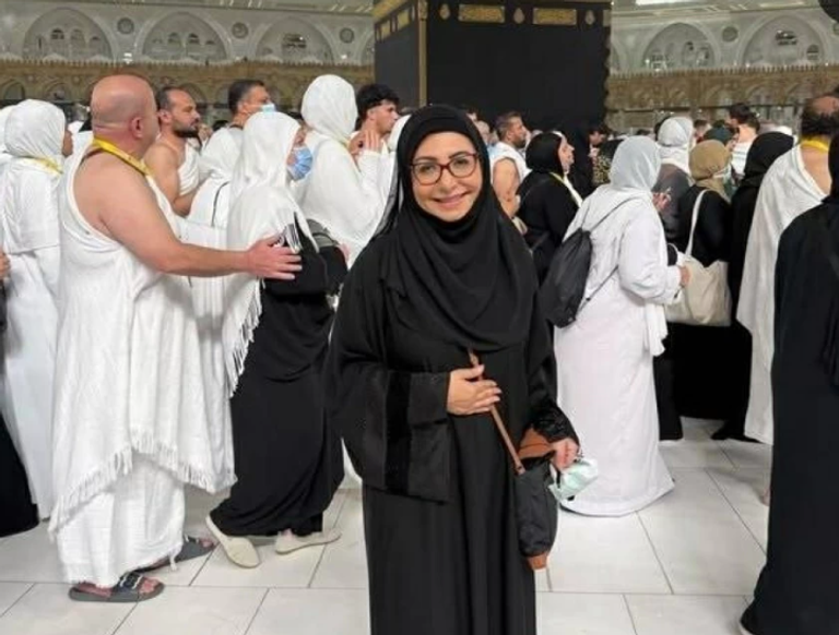 لميس الحديدي أمام الكعبة