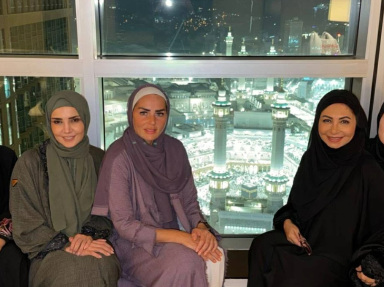 لميس الحديدي أمام الكعبة