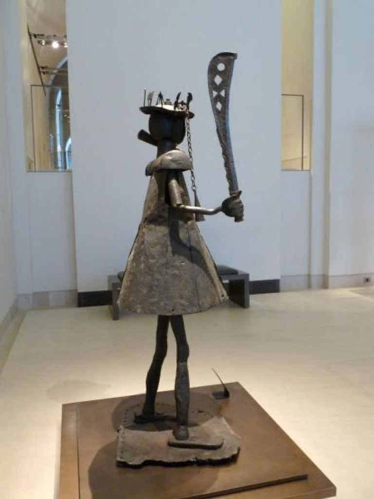 كنوز القارة السمراء بين إفريقيا وفرنسا