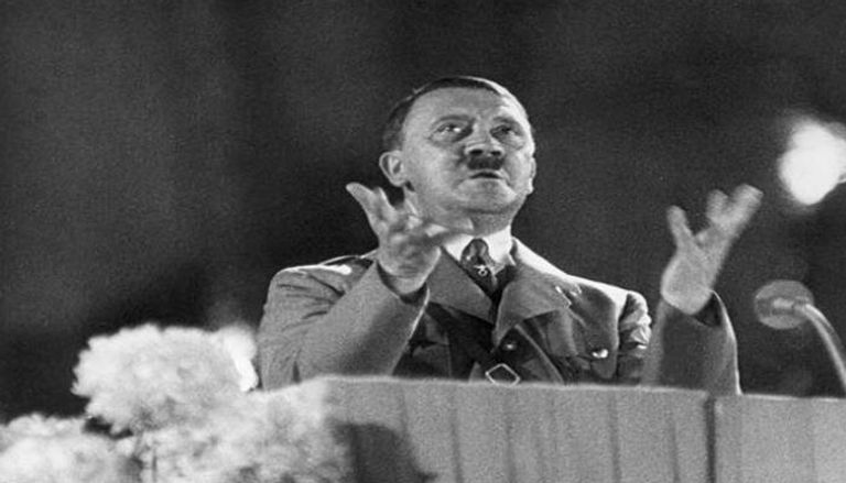 الزعيم النازي أدولف هتلر