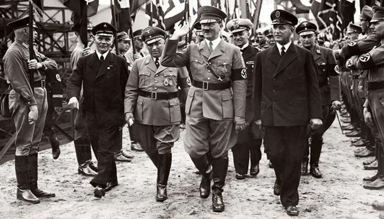 الزعيم النازي أدولف هتلر