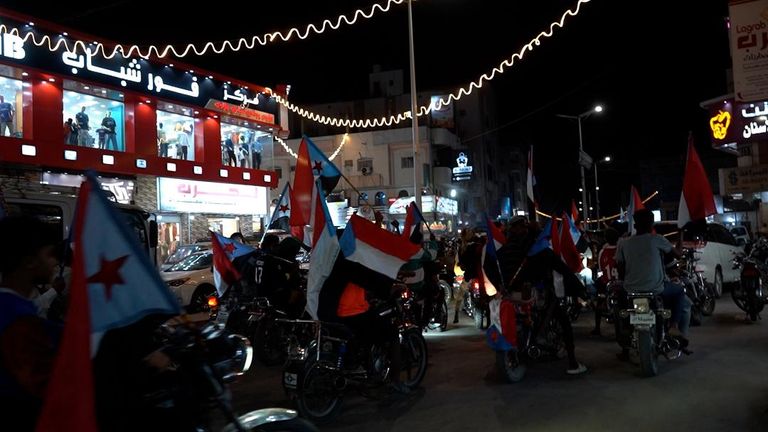 مسيرة ليلية في المكلا تأييدا للانتقالي الجنوبي