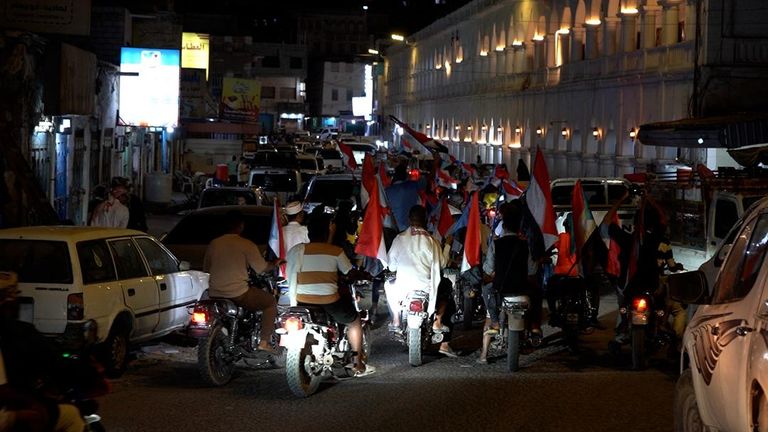 مسيرة ليلية في المكلا تأييدا للانتقالي الجنوبي