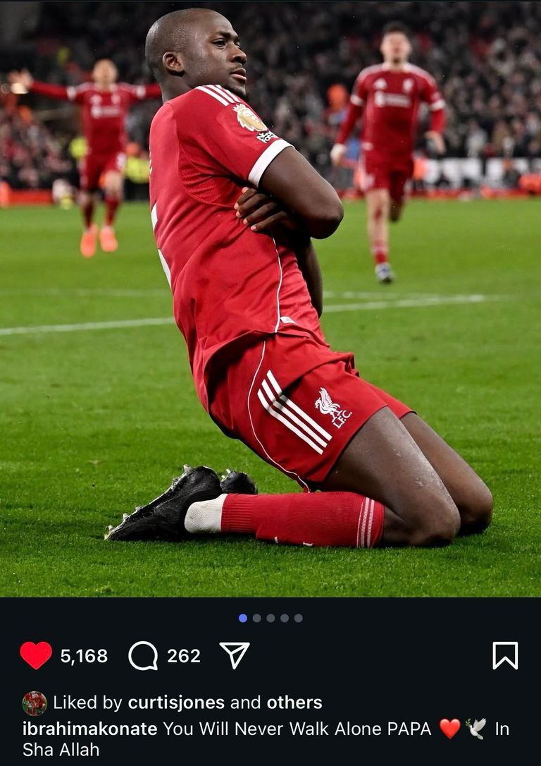 تغريدة إبراهيما كوناتي إبراهيما كوناتي مع لاعبي ليفربول