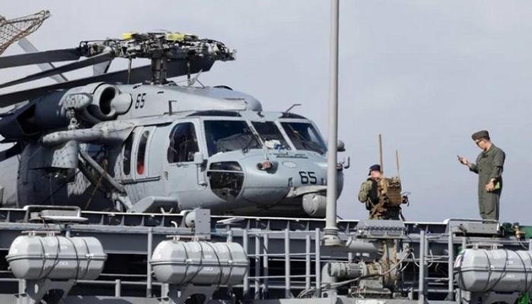 أفراد من الجيش الأمريكي على متن حاملة الطائرات يو إس إس إيو جيما في بورتوريكو