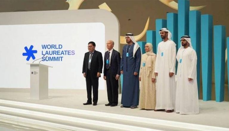 القمة العالمية للعلماء تنطلق في دبي