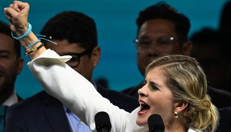 المرشحة اليمينية لورا فرنانديز  تفوز برئاسة كوستاريكا