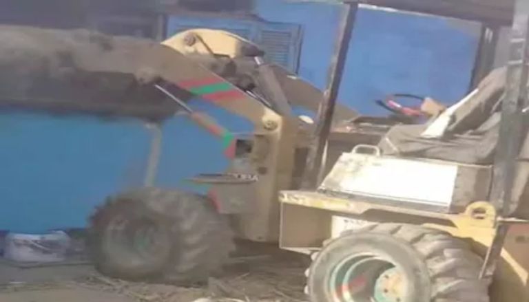 مصر.. تفاصيل واقعة هدم رجل منزل ابنته بـ&laquo;لودر&raquo; - صورة 1