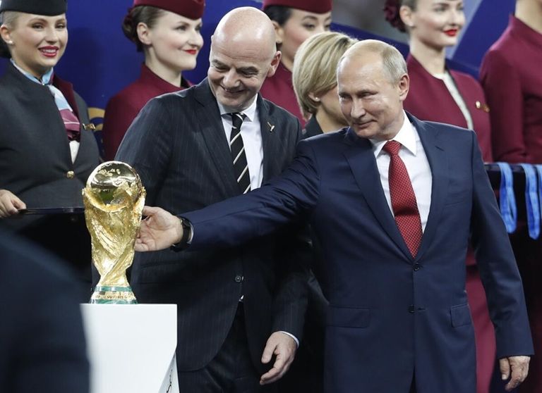 مفاجأة.. إنفانتينو يفتح الباب لرفع عقوبات الفيفا عن روسيا - صورة 1