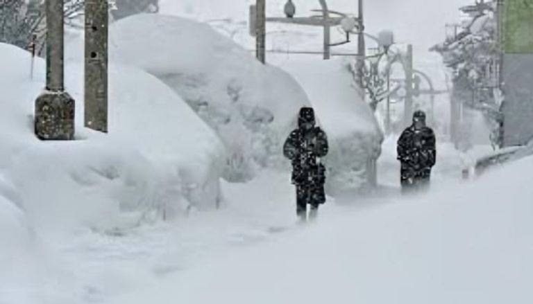 https://cdn.al-ain.com/lg/images/2026/2/03/214-103215-japan-snowstorms-30-deaths-army_700x400.jpg