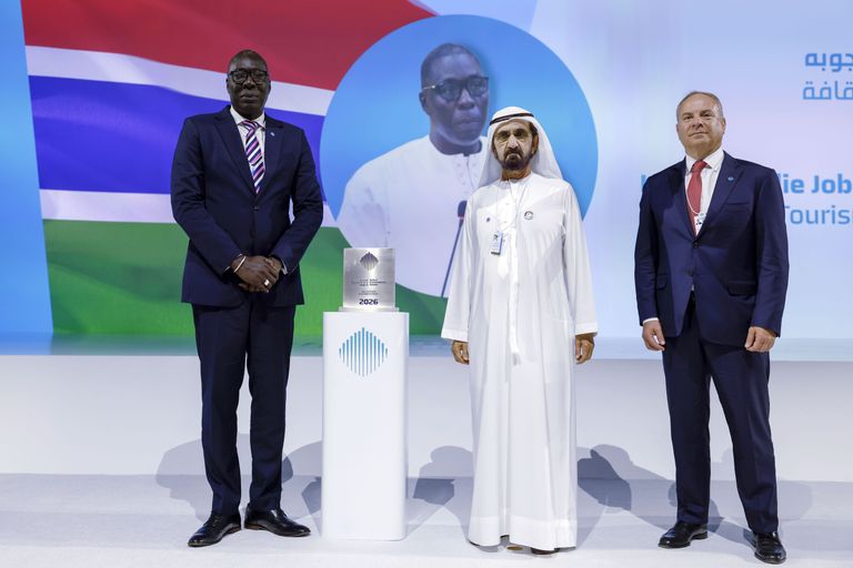 الغامبي عبدولي جوبة يتوّج بجائزة &laquo;أفضل وزير في العالم&raquo; خلال قمة الحكومات 2026 - صورة 1