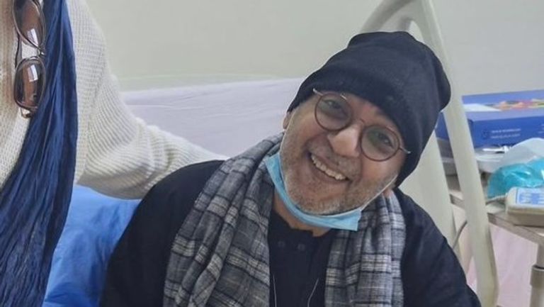 تطورات الحالة الصحية لياسر الطوبجي بعد استئصال ورم بالمعدة - صورة 1