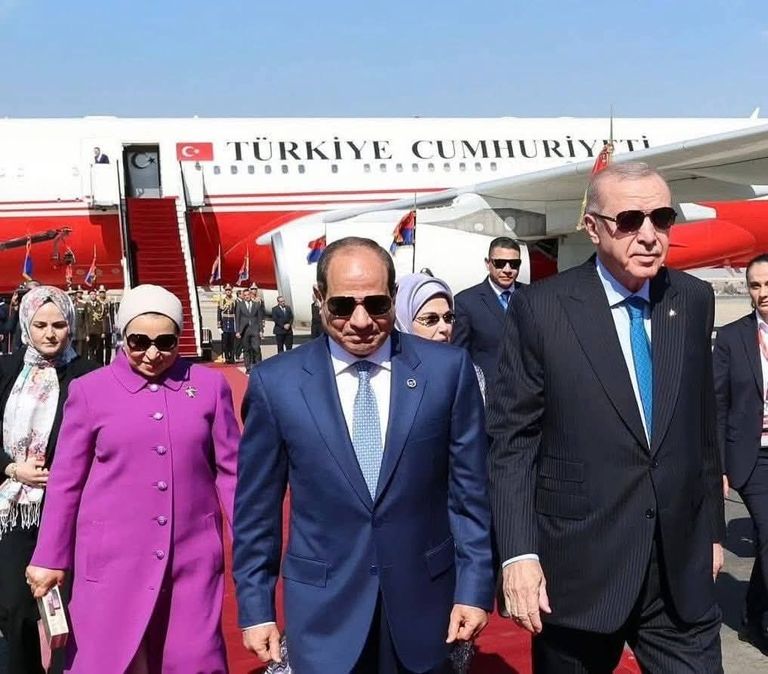 قمة السيسي وأردوغان.. تعاون دفاعي وتنسيق لخفض التصعيد بالمنطقة - صورة 3