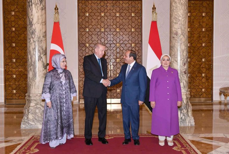 قمة السيسي وأردوغان.. تعاون دفاعي وتنسيق لخفض التصعيد بالمنطقة - صورة 4