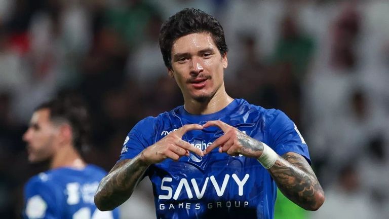 أزمة جديدة في الدوري السعودي.. نجم الهلال يهدد بالاعتزال - صورة 1