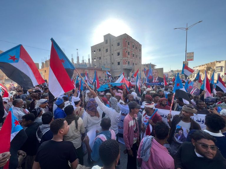 في مسيرات دعم &laquo;الانتقالي الجنوبي&raquo;.. حضرموت تندد بممارسات إخوان اليمن - صورة 1