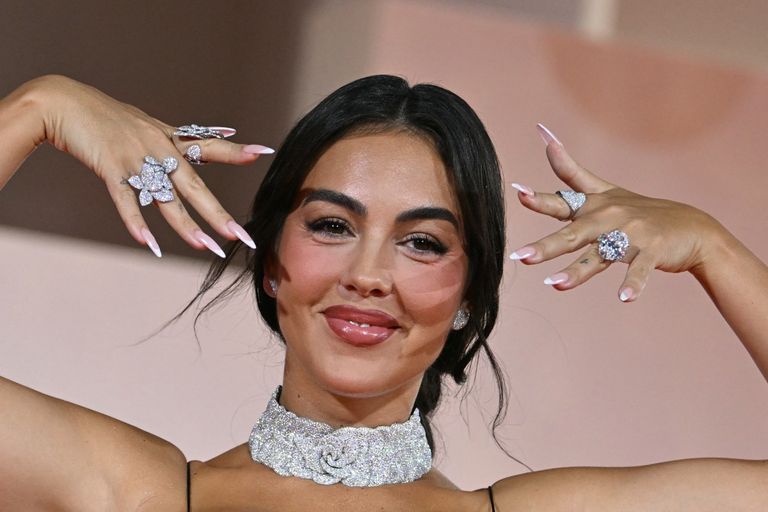 بدأ عامه الثاني والأربعين.. كريستيانو رونالدو يحتفل بعيد ميلاده بإهداء جورجينا المجوهرات - صورة 4