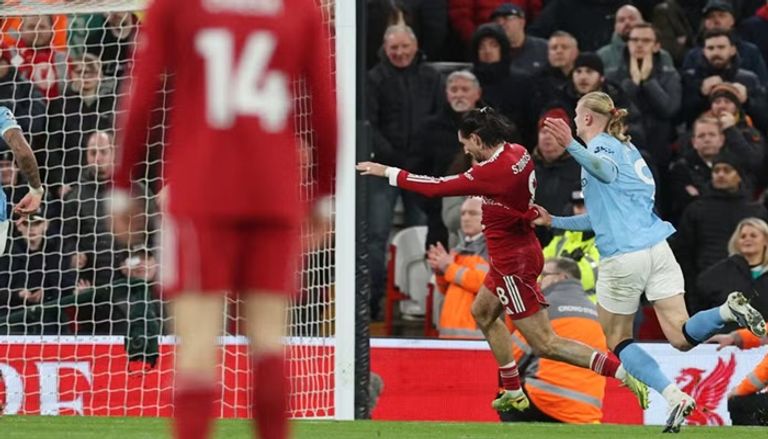 بسبب محمد صلاح.. مدرب ليفربول يطلق سهامه على التحكيم - صورة 1