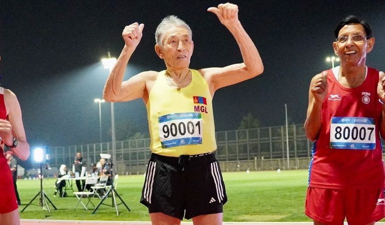 يركض بعمر الـ91.. أكبر رياضي في ألعاب الماسترز &laquo;أبوظبي 2026&raquo; - صورة 1