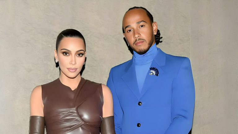 سوبر بول 2026 يشهد أول ظهور علني لكيم كارداشيان ولويس هاميلتون - صورة 1