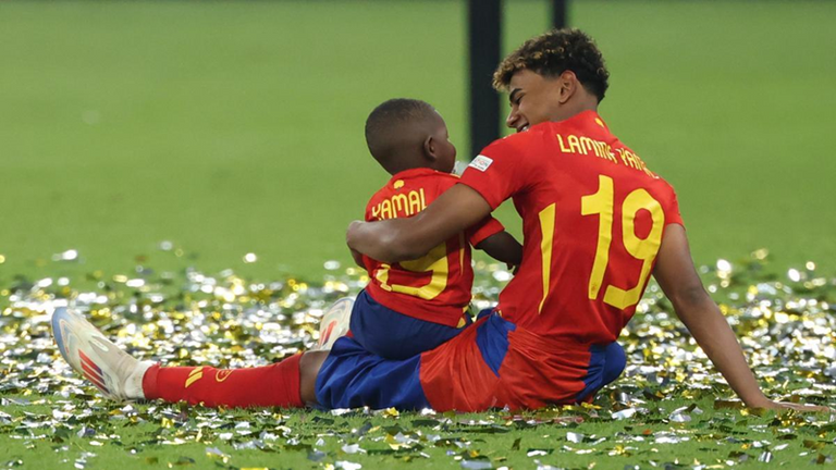 فاشل في الطبخ!.. لامين يامال يكشف أسرار حياته بعيداً عن الملاعب - صورة 1