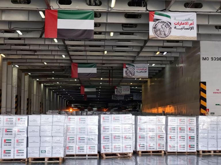 إبحار سفينة &laquo;أم الإمارات&raquo; الإنسانية محملة بأكثر من 7300 طن من المساعدات لغزة - صورة 1
