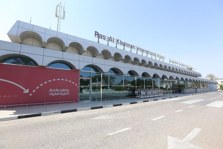 الإمارات تتربع على قمة الريادة العالمية في السفر والطيران - صورة 1