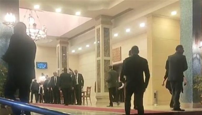 بحضور كبار المسؤولين.. تفاصيل عزاء الدكتور مفيد شهاب في مصر - صورة 1