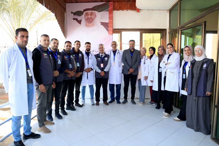 الفارس الشهم 3.. مركز الإمارات الطبي يواصل تقديم خدماته بمواصي خان يونس - صورة 1