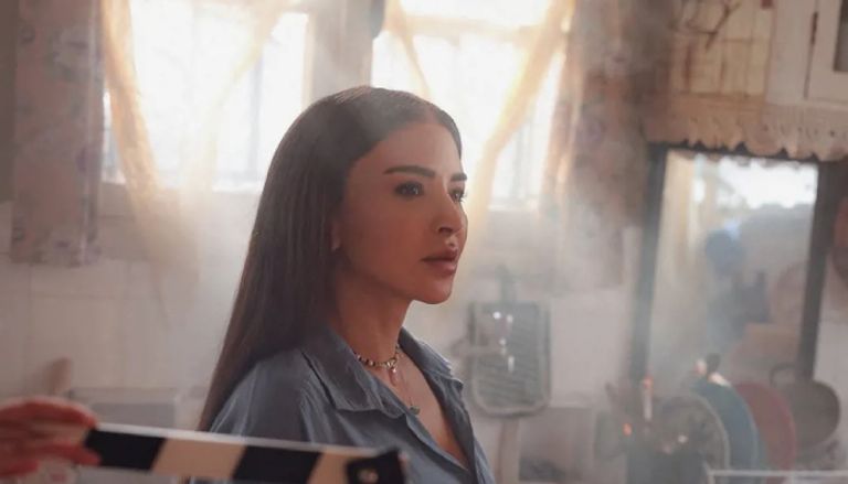 مسلسل &laquo;بالحرام&raquo; حلقة 1 رمضان 2026.. عرض مسرحي يتحول إلى لغز وفاة - صورة 1
