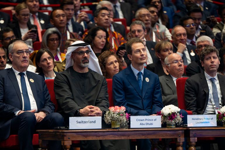 ولي عهد أبوظبي يحضر الجلسة الافتتاحية لقمة تأثير الذكاء الاصطناعي في الهند - صورة 1