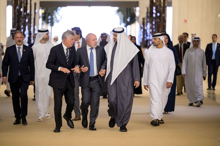رئيس الإمارات ونظيره البرازيلي يؤكدان تطوير العلاقات في إطار الشراكة الاستراتيجية - صورة 1